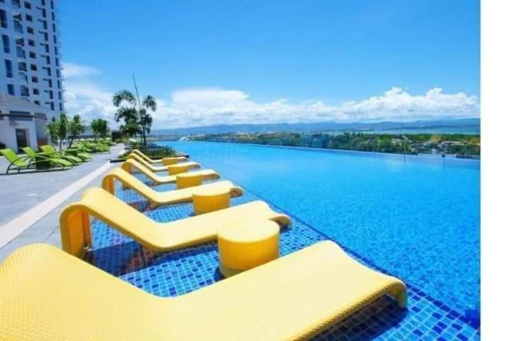 The Mactan Town Lapu-Lapu City Exterior foto