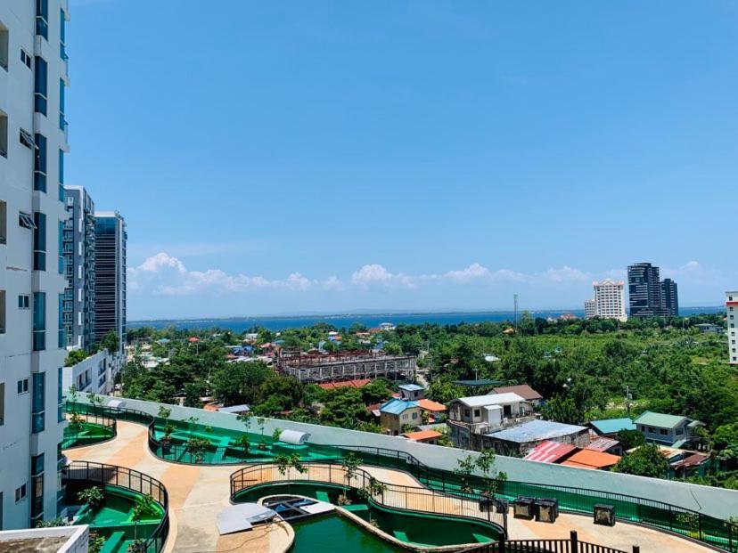 The Mactan Town Lapu-Lapu City Exterior foto